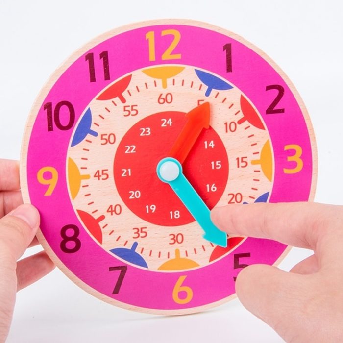 horloge coloree pour enfants h rose avec des mains