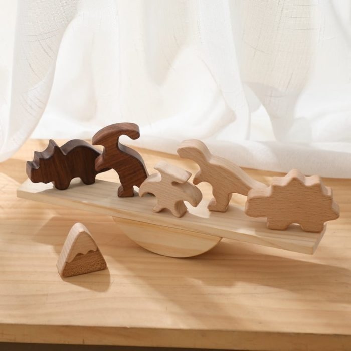 Jeux d'Équilibre Animaux et Dinosaure en Bois is a set of wooden toys featuring balancing animals and dinosaurs.