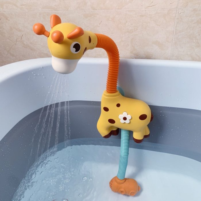 Eine Badewanne mit einem Wasserstrahlregner - Giraffe.