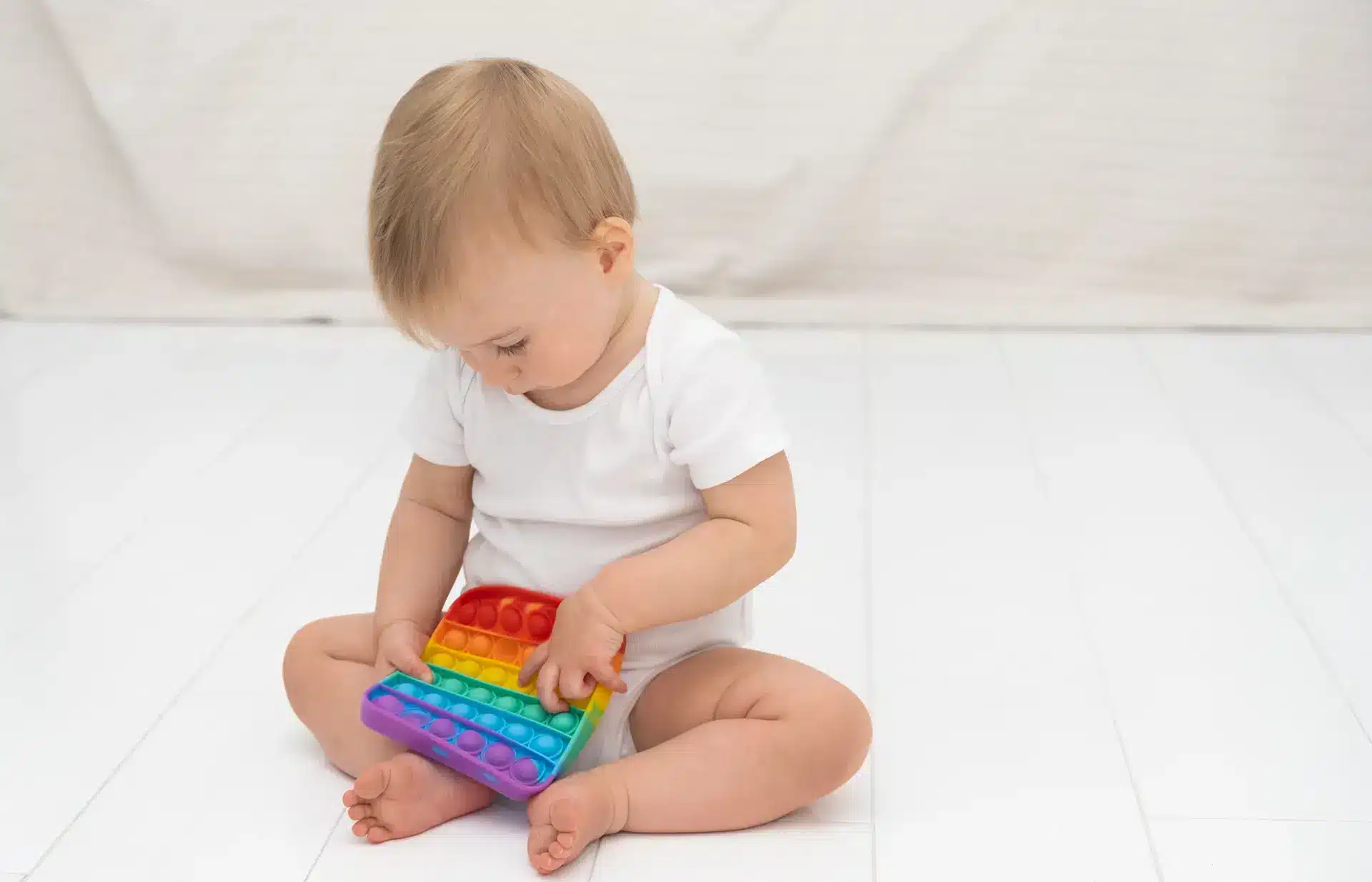 Montessori-Spiele zur Förderung der sensorischen Entwicklung von Kindern