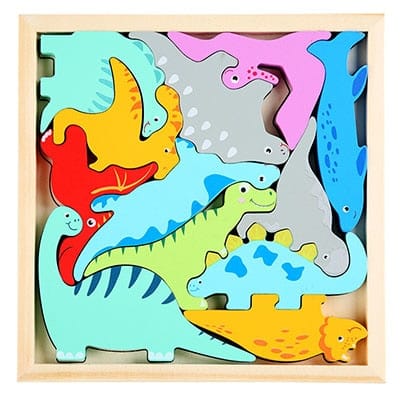 Eine Holzbox mit bunten Dinosauriern und Tangram Würfeln in leuchtenden Farben.