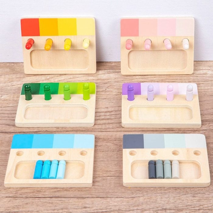 Ein Set von Spielfiguren aus Holz - Farbzusammenstellung zum Zusammenbauen.