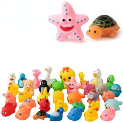 Eine Gruppe von Badespielzeug Schwimmende Tiere aus Kunststoff in verschiedenen Farben.