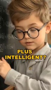 Un enfant portant des lunettes écrit sur un tableau noir avec le texte « Plus intelligent ? » en superposition.