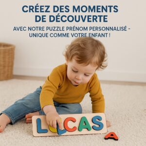 Un jeune enfant est assis par terre et joue avec un puzzle en bois épelant "LUCAS" ; le texte ci-dessus fait la promotion d'un puzzle personnalisé pour les enfants.