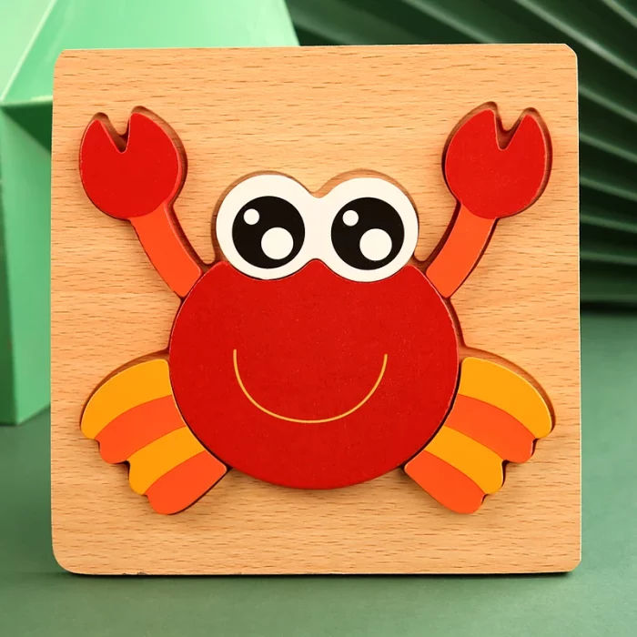 Un puzzle en bois avec un crabe rouge dessus.