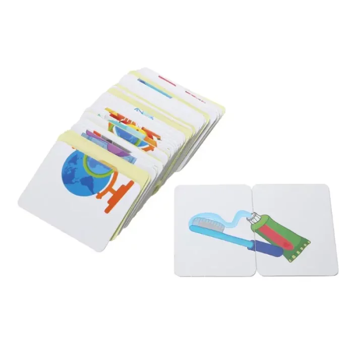 Un jeu de cartes avec des images de brosses à dents et de brosses à dents.