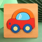 Un puzzle en bois avec une voiture dessus.