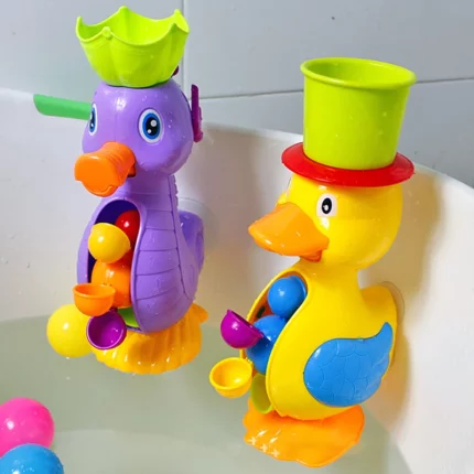Deux canards jouets dans une baignoire.