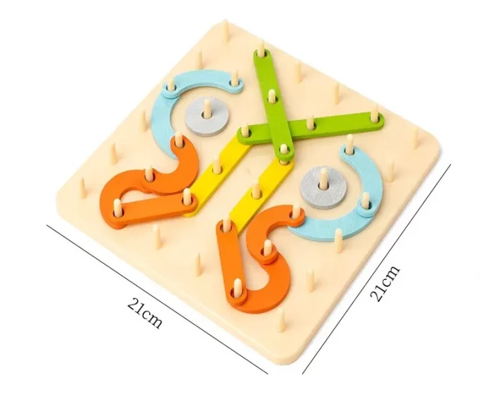 Engrenages colorés s'emboîtant sur un tableau de puzzle carré de dimensions 21 cm sur 21 cm, conçu pour le Jeu de construction Montessori à forme variable - Image à copier.
