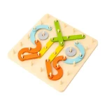 Jeu de puzzle en bois coloré Jeu de construction Montessori à forme variable - Image à copier sur fond blanc.