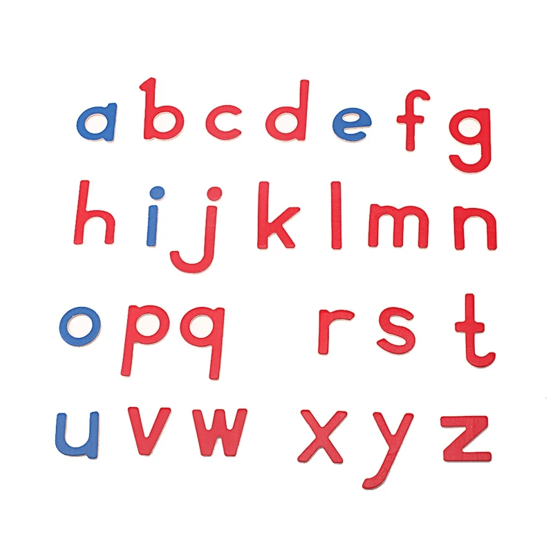 L'alphabet en bois rouge et bleu Montessori présente des lettres minuscules en rouge et bleu, disposées en quatre rangées soignées sur un fond blanc.