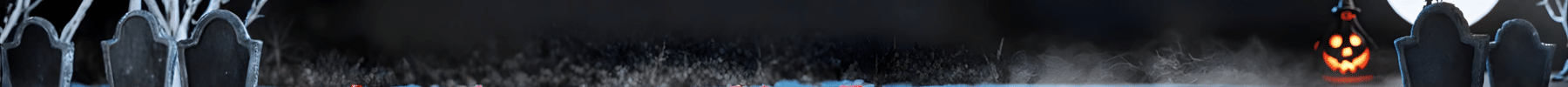 Pierres tombales alignées avec une lanterne rougeoyante suspendue sur le côté droit ; l'atmosphère sombre et brumeuse suggère un thème d'Halloween ou d'épouvante.